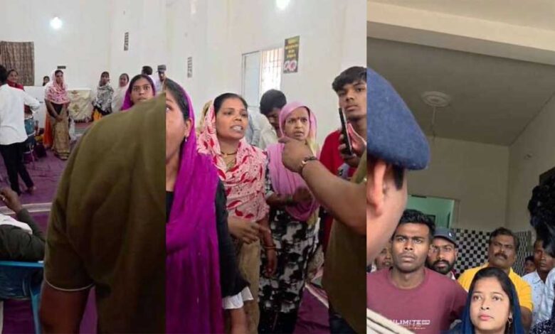धर्मांतरण की शिकायत पर हिंदू संगठन और पुलिस ने मिलकर की कार्रवाई, 4 लोग हिरासत में धर्मांतरण की शिकायत पर हिंदू संगठन और पुलिस ने मिलकर की कार्रवाई, 4 लोग हिरासत में