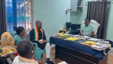 पुलिस पर जांच के नाम पर आदिवासी अधेड़ के साथ बर्बरता, दोषियों पर कार्रवाई की मांग