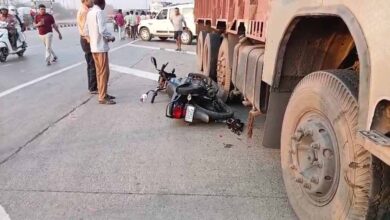 तेज रफ्तार ट्रक ने बाइक सवार को रौंदा, मौके पर ही मौत