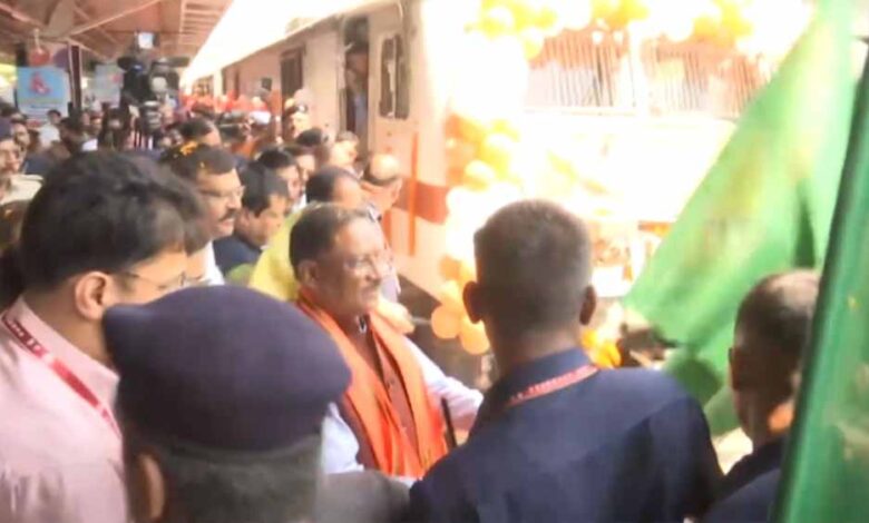 मुख्यमंत्री तीर्थ यात्रा फिर हुई, सीएम ने हरी झंडी दिखा कर 800 यात्रियों को रामेश्वरम किया रवाना मुख्यमंत्री तीर्थ यात्रा फिर हुई, सीएम ने हरी झंडी दिखा कर 800 यात्रियों को रामेश्वरम किया रवाना