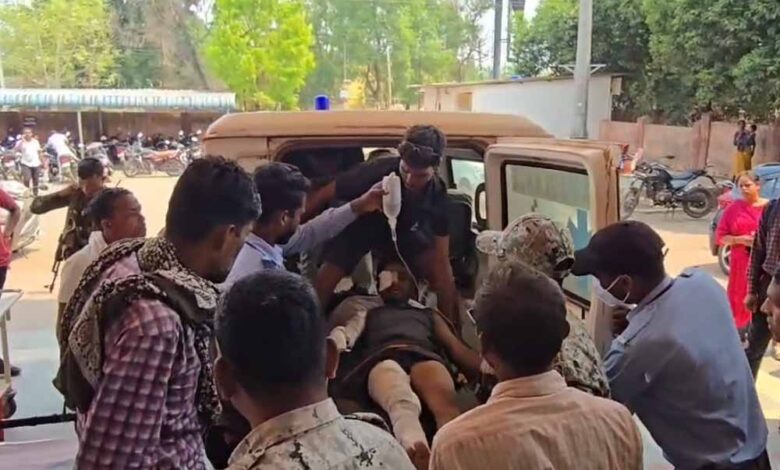 IED की चपेट में आने से बस्तर फाइटर जवान गंभीर रूप से घायल IED की चपेट में आने से बस्तर फाइटर जवान गंभीर रूप से घायल
