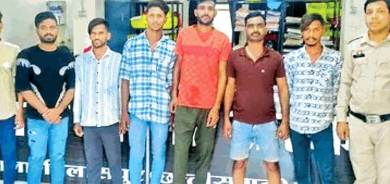बिलासपुर में होली के पहले धारदार हथियार लेकर घूम रहे बदमाशों पर पुलिस ने कसा शिकंजा बिलासपुर में होली के पहले धारदार हथियार लेकर घूम रहे बदमाशों पर पुलिस ने कसा शिकंजा