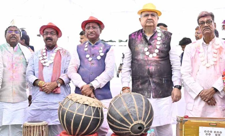 होली मिलन समारोह में विधानसभा परिसर हुआ रंग-गुलाल से सराबोर