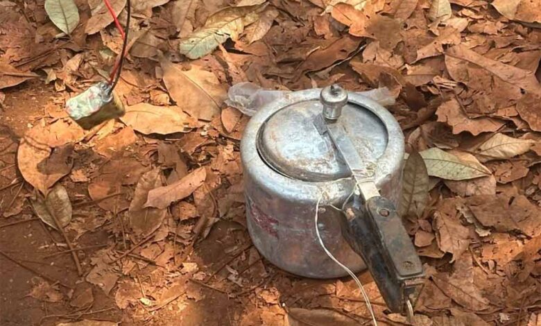 मदई खदान में प्रेशर कुकर आईईडी बरामद, सुरक्षाबलों ने किया निष्क्रिय मदई खदान में प्रेशर कुकर आईईडी बरामद, सुरक्षाबलों ने किया निष्क्रिय