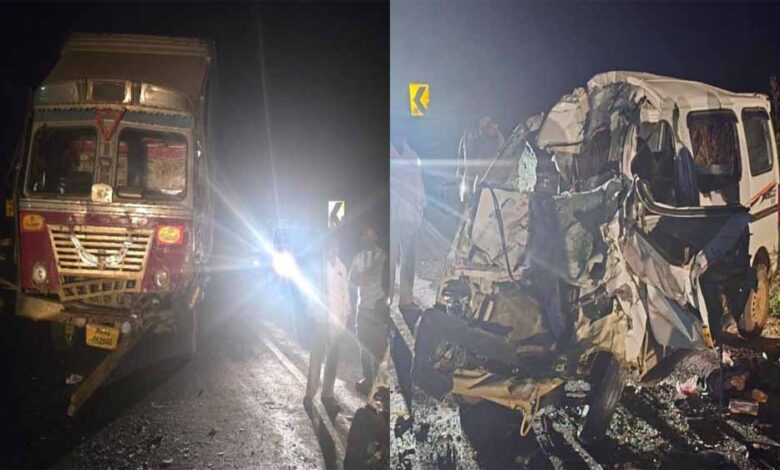 महासमुंद में सड़क हादसा : कंटेनर ने कार को मारी टक्कर 3 की मौत, 6 घायल महासमुंद में सड़क हादसा : कंटेनर ने कार को मारी टक्कर 3 की मौत, 6 घायल