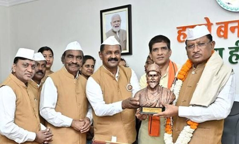 रायपुर : छत्तीसगढ़ कुनबी समाज महासंगठन ने मुख्यमंत्री विष्णु देव साय से की सौजन्य भेंट रायपुर : छत्तीसगढ़ कुनबी समाज महासंगठन ने मुख्यमंत्री विष्णु देव साय से की सौजन्य भेंट
