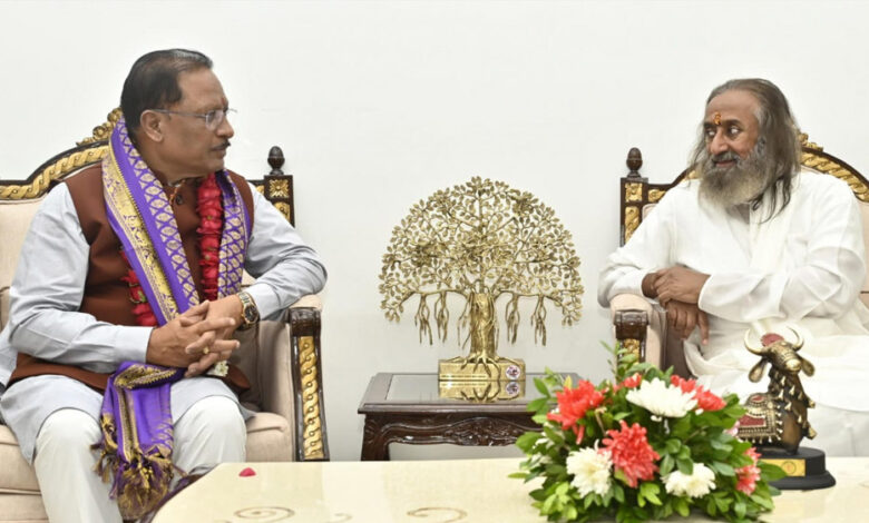रायपुर : मुख्यमंत्री विष्णुदेव साय ने आध्यात्मिक गुरु रविशंकर से लिया आशीर्वाद रायपुर : मुख्यमंत्री विष्णुदेव साय ने आध्यात्मिक गुरु रविशंकर से लिया आशीर्वाद