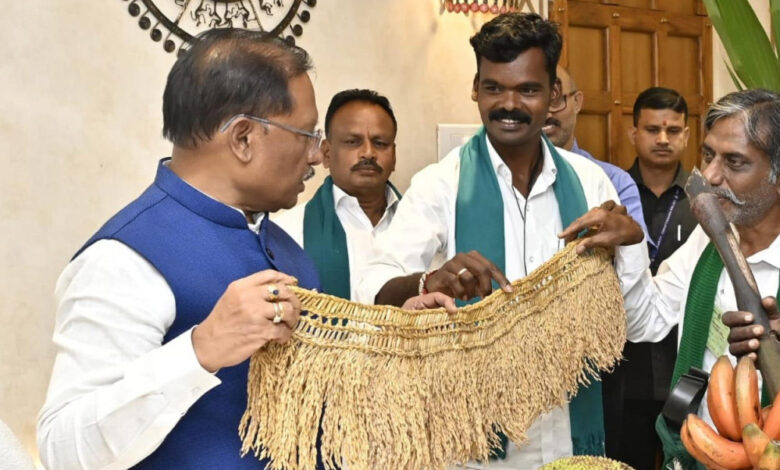 मुख्यमंत्री विष्णु देव साय से तमिलनाडु के किसानों ने की सौजन्य मुलाकात मुख्यमंत्री विष्णु देव साय से तमिलनाडु के किसानों ने की सौजन्य मुलाकात