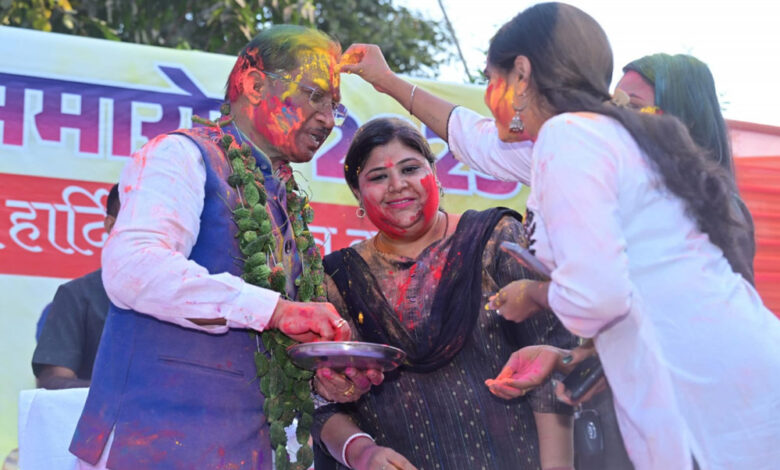 रायपुर प्रेस क्लब के होली मिलन समारोह में मुख्यमंत्री श्री साय हुए शामिल रायपुर प्रेस क्लब के होली मिलन समारोह में मुख्यमंत्री श्री साय हुए शामिल