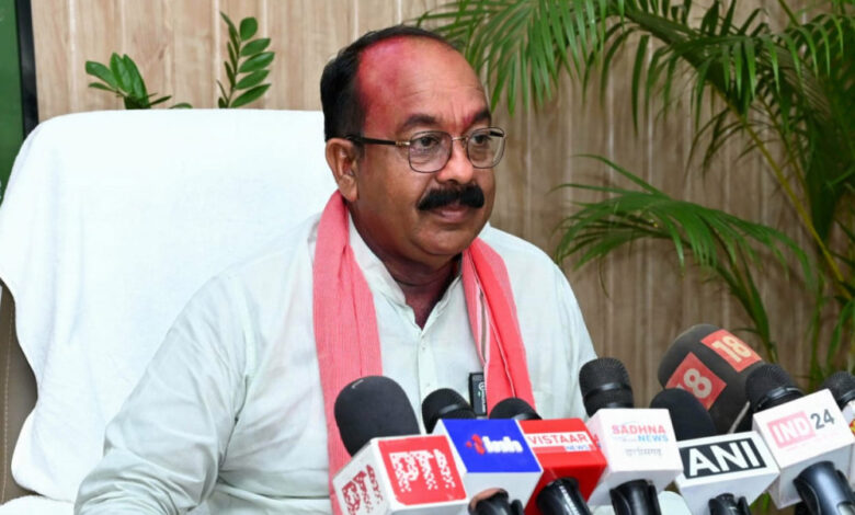 उप मुख्यमंत्री अरुण साव ने कैबिनेट की बैठक में लिए गए निर्णयों की जानकारी दी उप मुख्यमंत्री अरुण साव ने कैबिनेट की बैठक में लिए गए निर्णयों की जानकारी दी