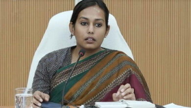 नारायणपुर : भ्रमण पश्चात बच्चों को ब्रेकफास्ट करवा कर कलेक्टर ने किया बस से रवाना