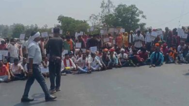 पानी की कमी के चलते किसानों ने किया चक्का जाम, NH पर घंटो रहा आवागमन बाधित