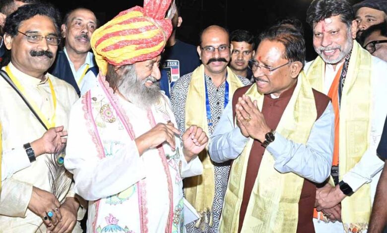 श्रीश्री रविशंकर ने मुख्यमंत्री की तारीफ की कहा- साय प्रगतिशील विचारों के हैं, उनके दिल में प्रदेश के लिए बड़ी सोच है श्रीश्री रविशंकर ने मुख्यमंत्री की तारीफ की कहा- साय प्रगतिशील विचारों के हैं, उनके दिल में प्रदेश के लिए बड़ी सोच है