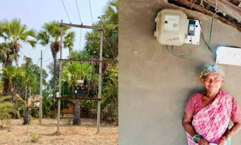 नक्सल प्रभावित गांव के 75 घरों में पहली बार पहुंची बिजली नक्सल प्रभावित गांव के 75 घरों में पहली बार पहुंची बिजली