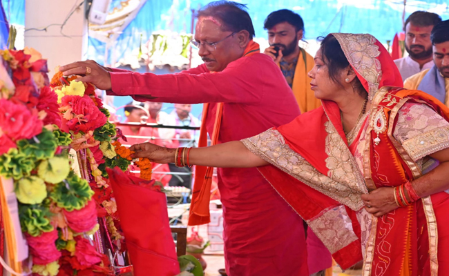 मुख्यमंत्री श्री विष्णुदेव साय जशपुर जिले के टाटीडांड में सनातन समाज के अनुष्ठान में हुए शामिल, प्रदेशवासियों को दी होली की शुभकामनाएँ मुख्यमंत्री श्री विष्णुदेव साय जशपुर जिले के टाटीडांड में सनातन समाज के अनुष्ठान में हुए शामिल, प्रदेशवासियों को दी होली की शुभकामनाएँ