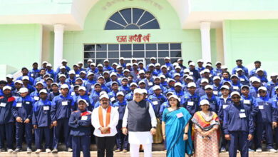 सुकमा के ग्रामीणों ने पहली बार राजधानी का किया भ्रमण, विधानसभा कार्यवाही देखकर हुए उत्साहित