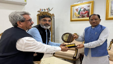 भारतीय प्रबंध संस्थान (आईआईएम) रायपुर के निदेशक श्री रामकुमार काकानी ने आज मुख्यमंत्री श्री विष्णु देव साय से सौजन्य मुलाकात
