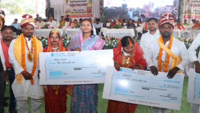200 जोड़ें दाम्पत्य बंधन में बंधे, मंत्री श्रीमती लक्ष्मी राजवाड़े ने दिया आशीर्वाद