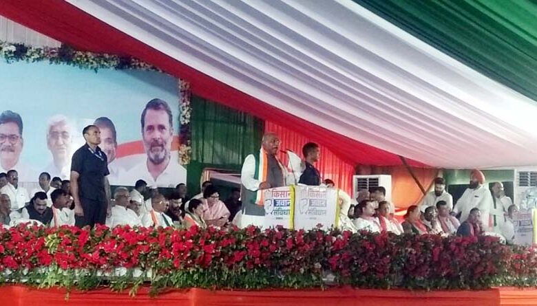 रायपुर पहुंचे कांग्रेस अध्यक्ष खड़गे, भारी बारिश के बीच भी कांग्रेसियों ने गर्मजोशी से किया स्वागत, जवान, संविधान सभा में हुए शमिल
