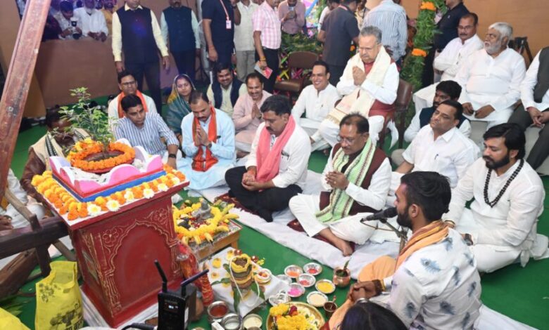 मुख्यमंत्री निवास में हरेली उत्सव: CM साय ने गौरी-गणेश, नवग्रह की पूजा कर भगवान शिव का किया अभिषेक…. मुख्यमंत्री निवास में हरेली उत्सव: CM साय ने गौरी-गणेश, नवग्रह की पूजा कर भगवान शिव का किया अभिषेक….