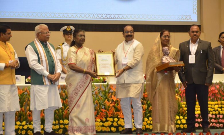 छत्तीसगढ़ ने राष्ट्रीय मंच पर बिखेरी स्वच्छता की चमक, 20 हजार से कम आबादी वाले शहरों में बिल्हा देश का सबसे स्वच्छ शहर, मुख्यमंत्री ने पुरस्कृत नगरीय निकायों को दी बधाई….