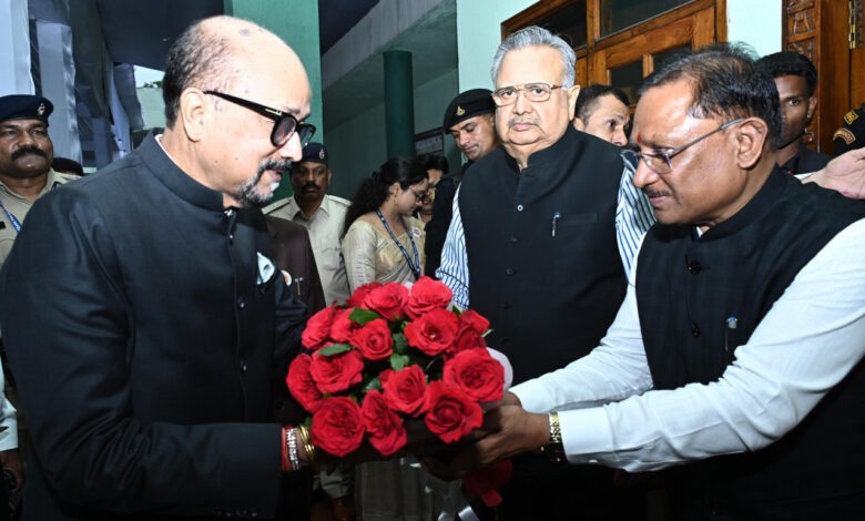 विधानसभा परिसर में मुख्यमंत्री विष्णुदेव साय ने राज्यपाल रमेन डेका का किया आत्मीय स्वागत…