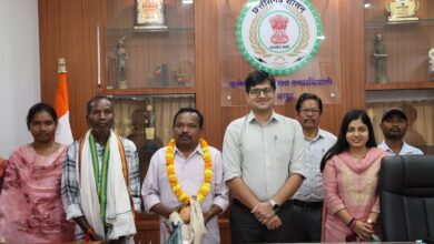 जनसंपर्क विभाग के अधिकारी-कर्मचारियों ने जयसन बघेल को दी आत्मीय विदाई