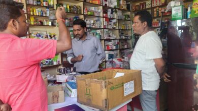 कुटरू में प्रेम फार्मा मेडिकल स्टोर पर प्रशासनिक छापामारी