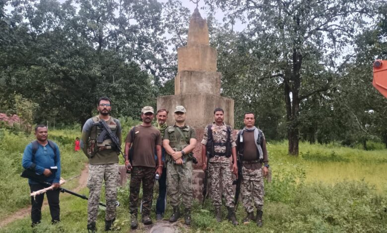 गोटुमपल्ली के जंगल में माओवादियों का 15 फीट ऊँचा स्मारक ध्वस्त