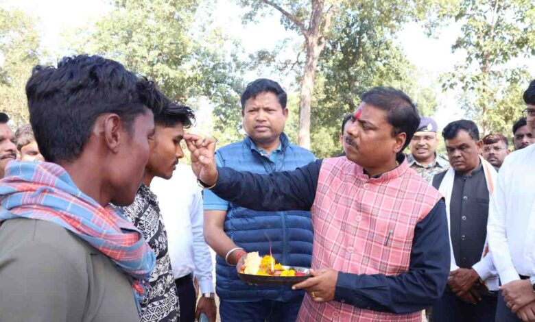 बीजापुर पहुंचे प्रभारी मंत्री केदार कश्यप, तुरनार केंद्र में किसानों का किया सम्मान