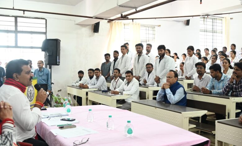 बस्तर के संवेदनशील ग्रामों में स्वास्थ्य सेवाएं मजबूत करने की दिशा में पहल