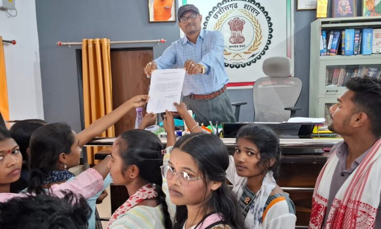 कॉलेज रोड पर शराब दुकान का विरोध तेज, एसडीएम को सौंपा ज्ञापन