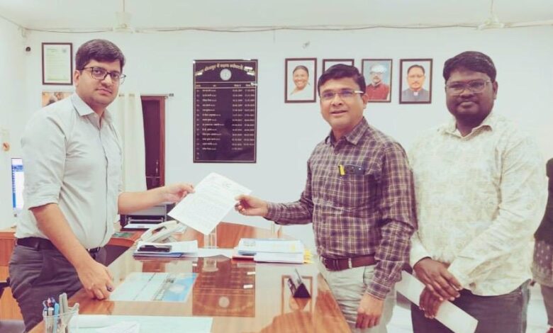 ‘मोदी की गारंटी’ के तहत प्रति एकड़ 21 क्विंटल धान खरीदी की मांग, कांग्रेस ने मुख्यमंत्री के नाम कलेक्टर को सौंपा ज्ञापन