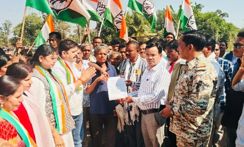 धान उपार्जन केंद्रों में अव्यवस्था के खिलाफ कांग्रेस का प्रदर्शन, मुख्यमंत्री के नाम सौंपा ज्ञापन धान उपार्जन केंद्रों में अव्यवस्था के खिलाफ कांग्रेस का प्रदर्शन, मुख्यमंत्री के नाम सौंपा ज्ञापन