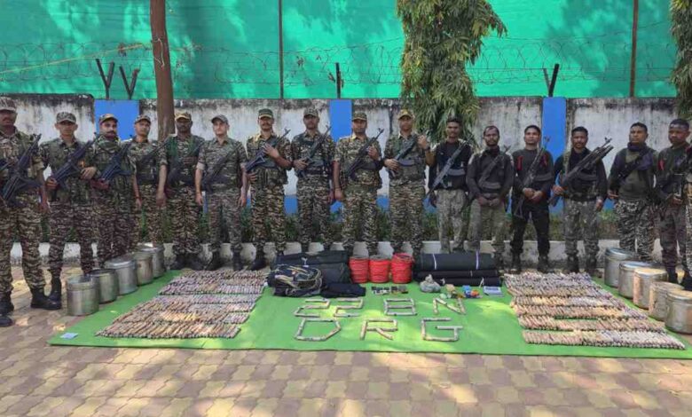 बीजापुर पुलिस को मिली कामयाबी: 16 प्रेशर IED और भारी मात्रा में माओवादी डम्प बरामद