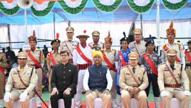 देशभक्ति और उल्लास के रंग में रंगा बीजापुर, मुख्य अतिथि केदार कश्यप ने फहराया राष्ट्रीय ध्वज