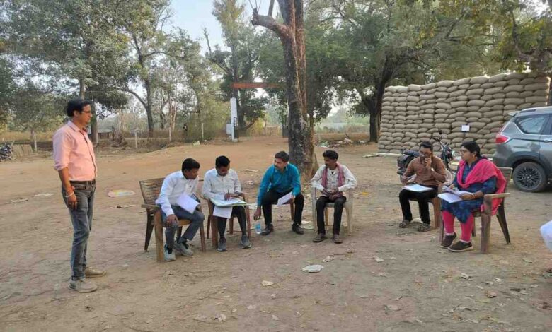 बड़ी खबर: धान उपार्जन केंद्र पापनपाल में गंभीर अनियमितता बड़ी खबर: धान उपार्जन केंद्र पापनपाल में गंभीर अनियमितता