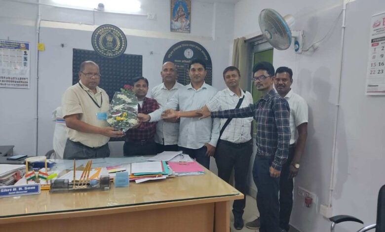 शालेय शिक्षक संघ ने संयुक्त संचालक बस्तर संभाग को सौंपा ज्ञापन शालेय शिक्षक संघ ने संयुक्त संचालक बस्तर संभाग को सौंपा ज्ञापन