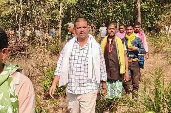 एनएमडीसी के लालपानी प्रभावित गांवों का विधायक विक्रम मंडावी ने किया दौरा