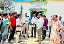 आजादी के बाद पहली बार पोरो-परिया पहुंचे कलेक्टर, गांवों में घर-घर जाकर लिया विकास कार्यों का जायजा