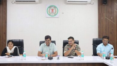 वैश्विक मुद्दों के बीच स्थानीय सवालों की गूंज, बैठक में बदला चर्चा का रुख