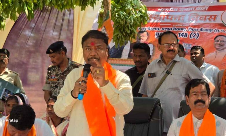 भाजपा का 47वां स्थापना दिवस बेलनार में मनाया गया, वन मंत्री केदार कश्यप ने किया ध्वजारोहण