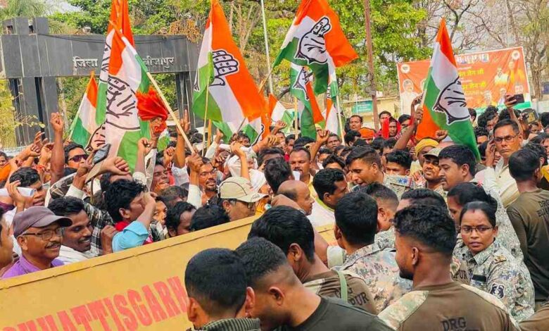 तेंदूपत्ता नगद भुगतान की मांग को लेकर कांग्रेस का प्रदर्शन, विधायक विक्रम मंडावी ने सरकार पर साधा सीधा निशाना