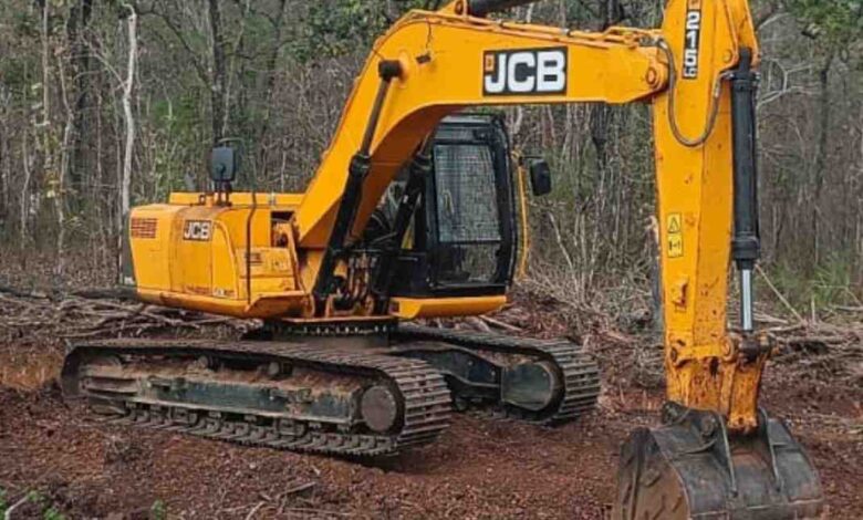 आरक्षित वन में मुरम माफिया पर वन विभाग की बड़ी कार्रवाई, 4 टिप्पर और 2 जेसीबी जब्त आरक्षित वन में मुरम माफिया पर वन विभाग की बड़ी कार्रवाई, 4 टिप्पर और 2 जेसीबी जब्त