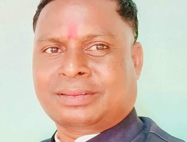 तेंदूपत्ता मजदूरों पर टिप्पणी को लेकर घमासान: फूलचंद गागड़ा माफी मांगें – लक्ष्मण कड़ती तेंदूपत्ता मजदूरों पर टिप्पणी को लेकर घमासान: फूलचंद गागड़ा माफी मांगें – लक्ष्मण कड़ती